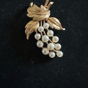 Trifari vintage Gold and Pearl Grape Cluster Brooch